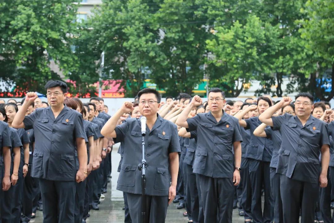 特斯拉Model3矩阵改色膜镜空粉，玻利维亚朝阳下的天空之镜