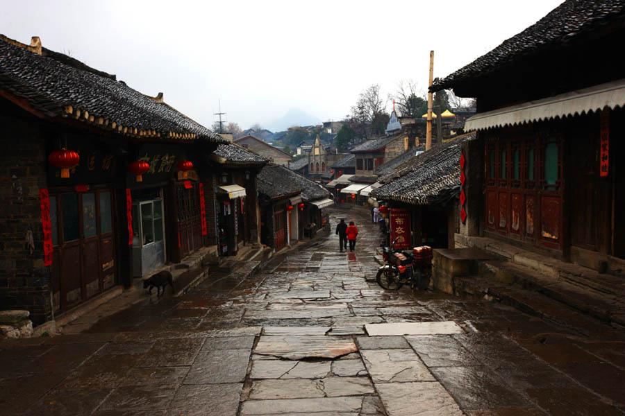 紧闭的闸门