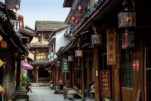 救援受困的小恐龙